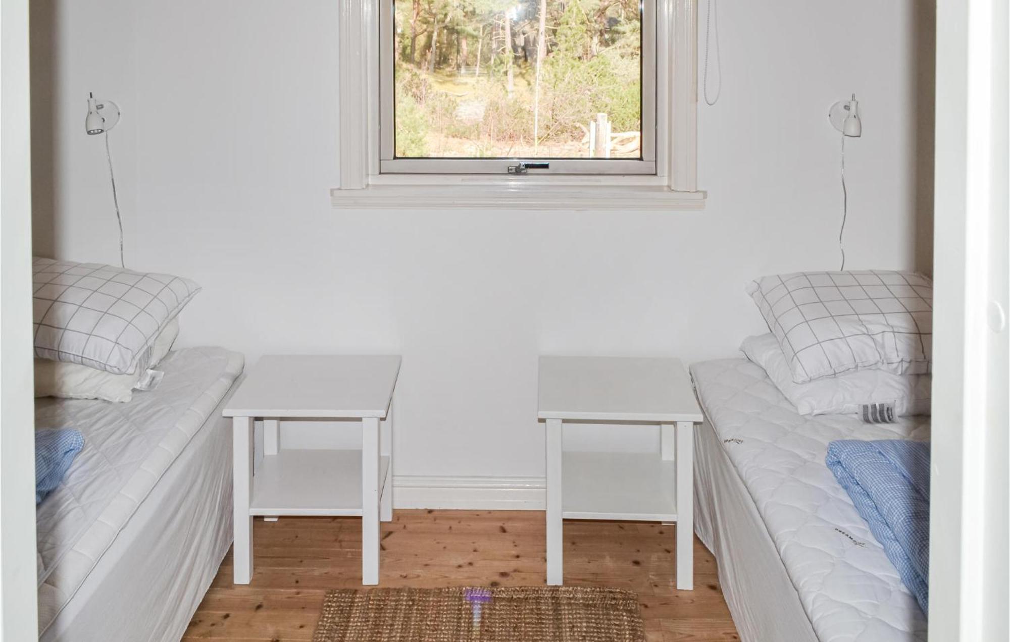 Gorgeous Home In Borrby With Wifi 外观 照片