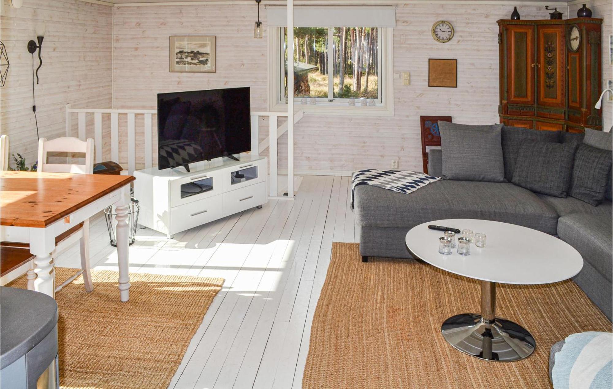 Gorgeous Home In Borrby With Wifi 外观 照片