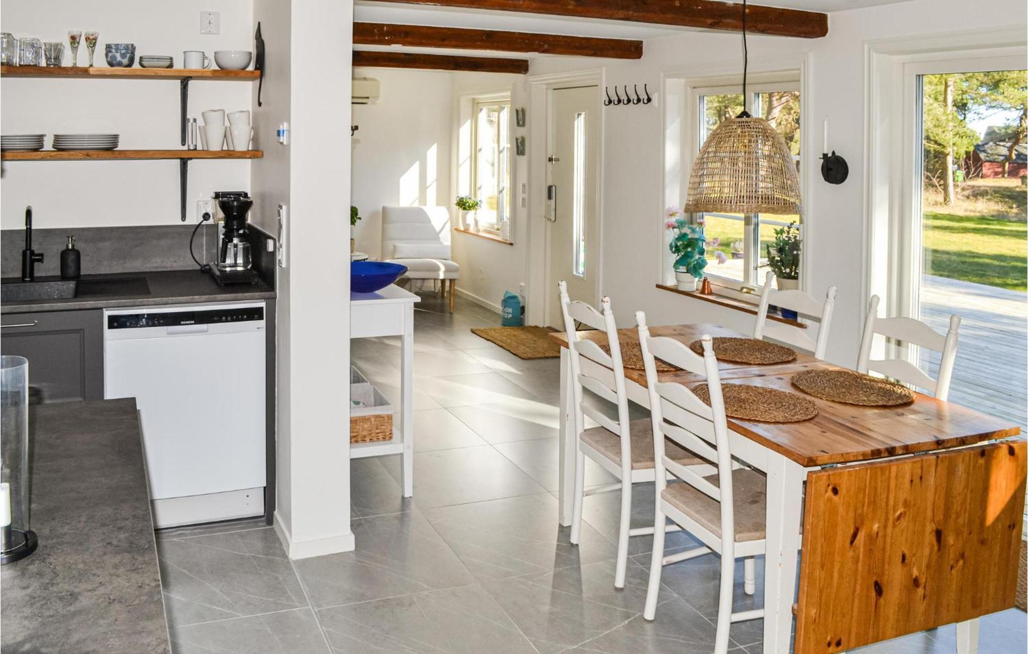 Gorgeous Home In Borrby With Wifi 外观 照片