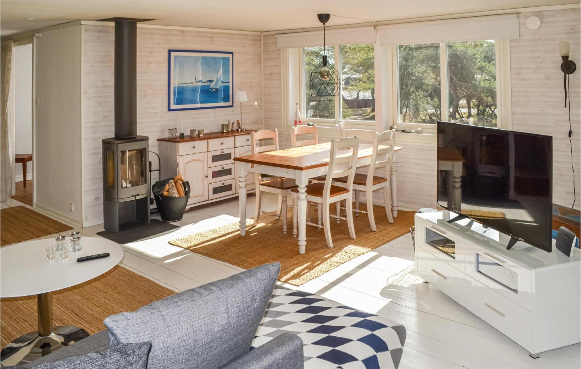 Gorgeous Home In Borrby With Wifi 外观 照片